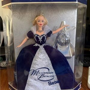 Barbie Millennium Princess - Millennium Edition 2000 - Stand Included - New